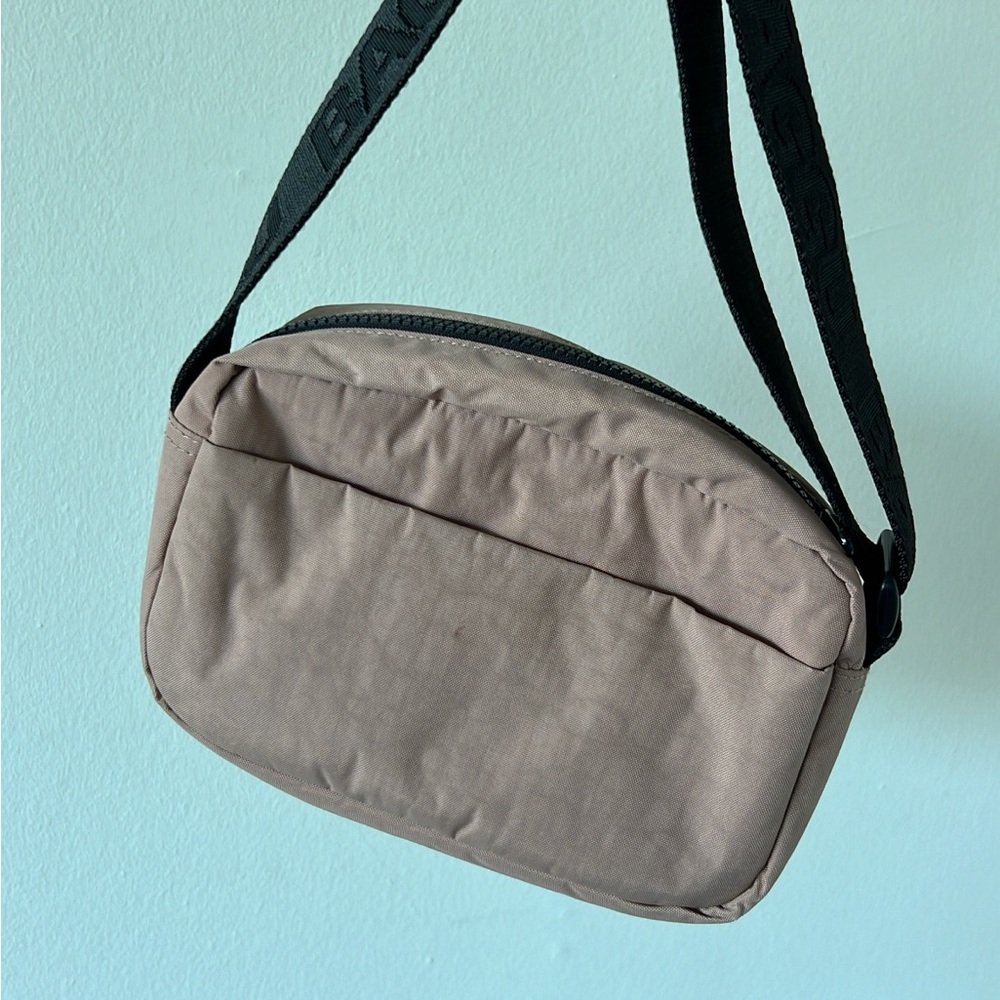 Baggu camera bag in taupe